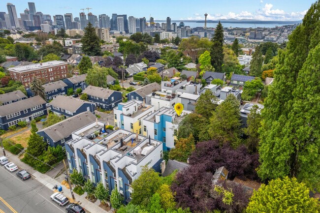 Building Photo - 913 10th Ave E