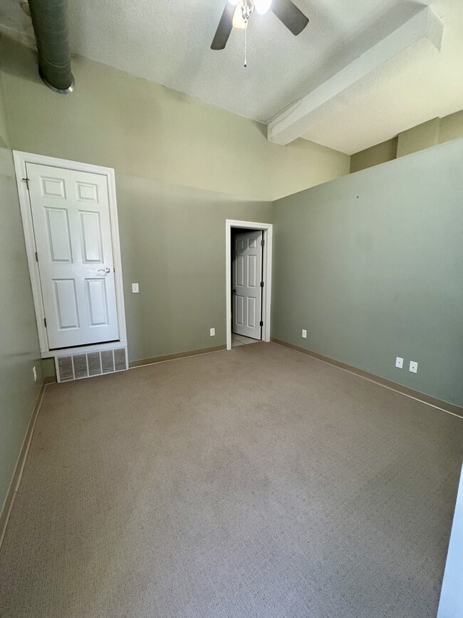 Building Photo - 1809 2nd Ave