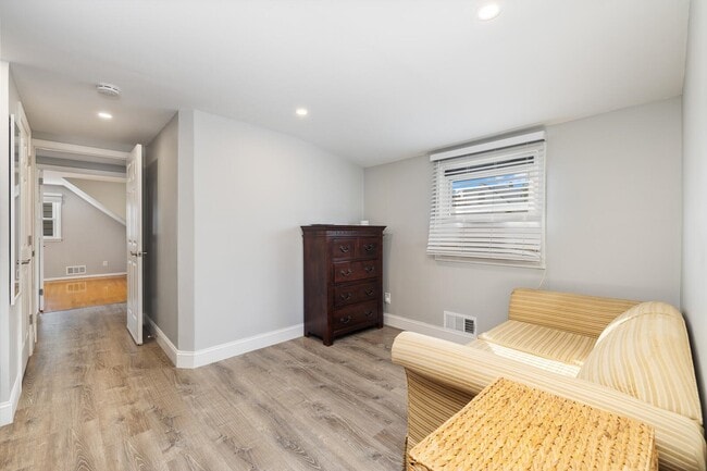 Building Photo - 47 Blondel Dr