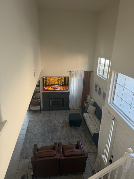 Building Photo - 2406 Maravilla Way