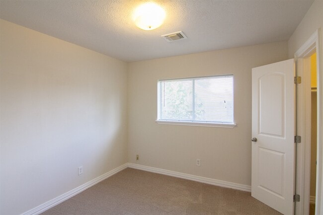 Building Photo - 12242 Kleinmeadow Dr