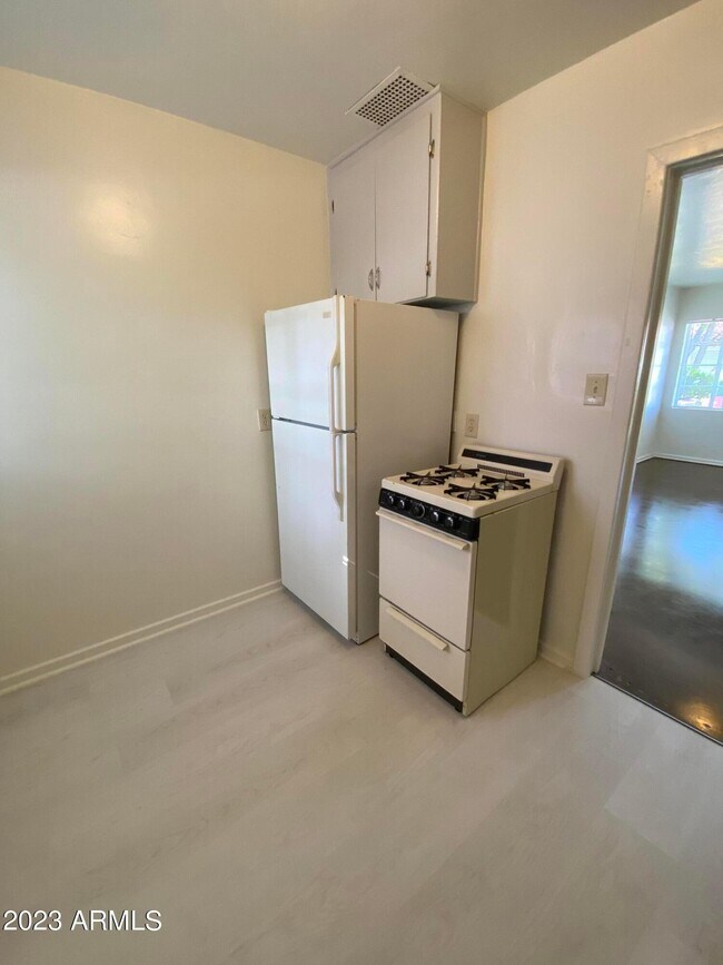 Building Photo - 1530 W Mulberry Dr