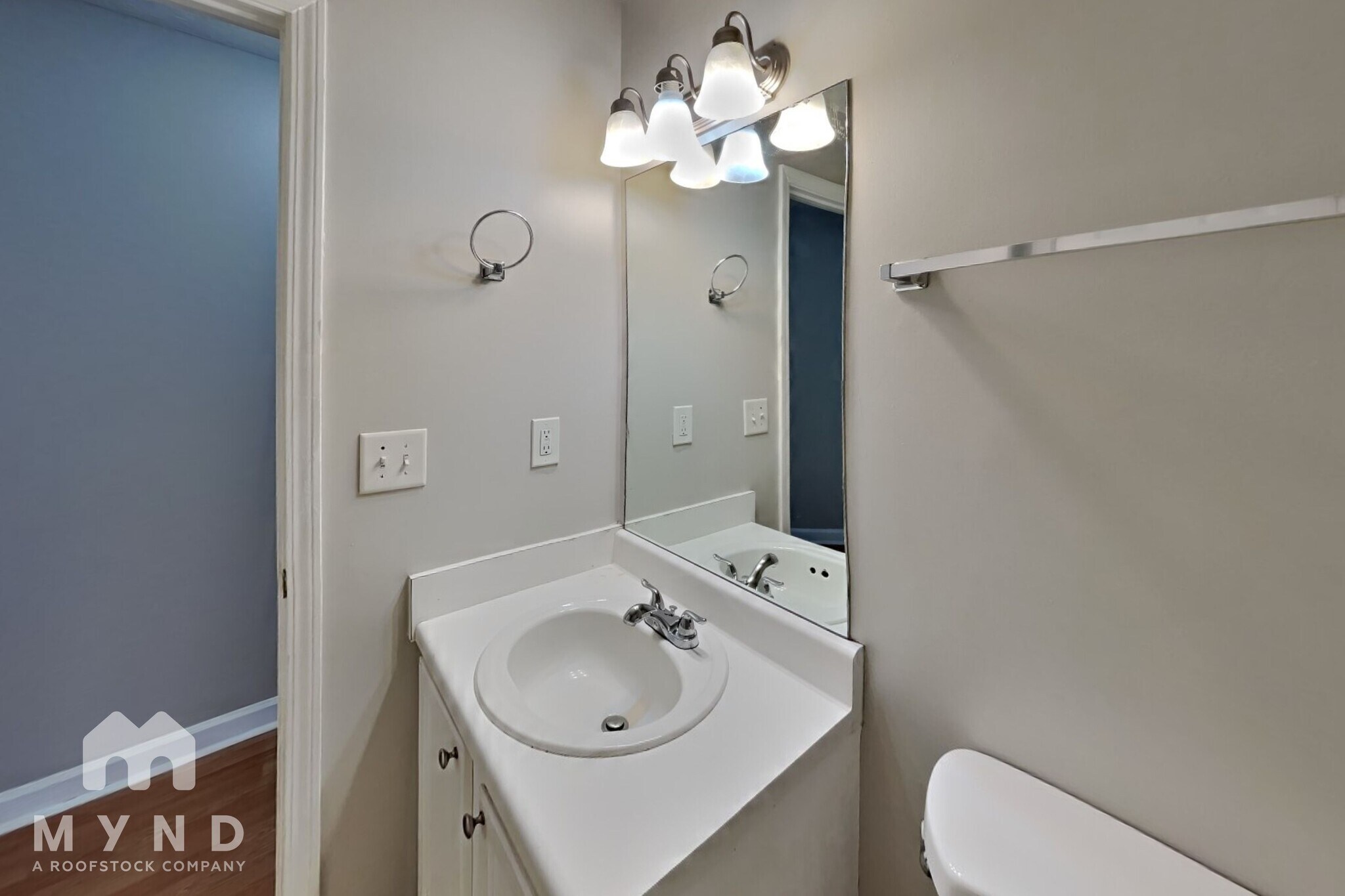 Building Photo - 534 Lakecourt Dr