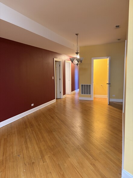 Building Photo - 7726 N Paulina St #1