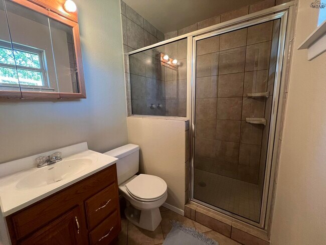 Building Photo - 704 W Rebecca Ave