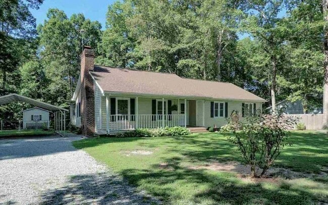 Primary Photo - 912 Snow Hill Rd