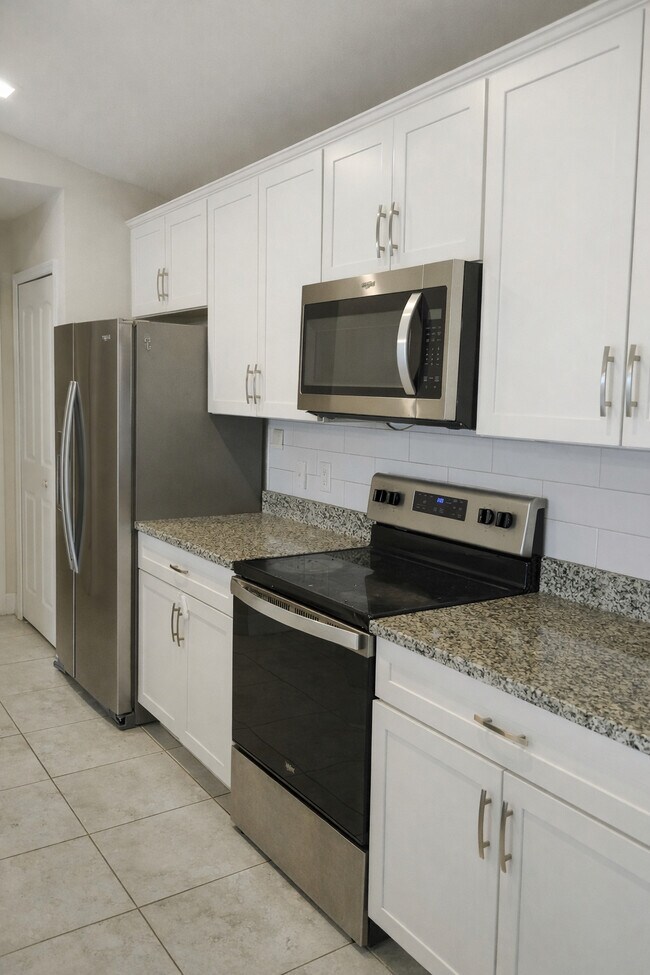 Building Photo - 2600 NW 4th Ave