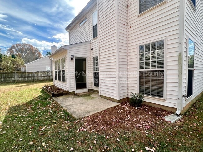 Building Photo - 213 Piney Woods Ln