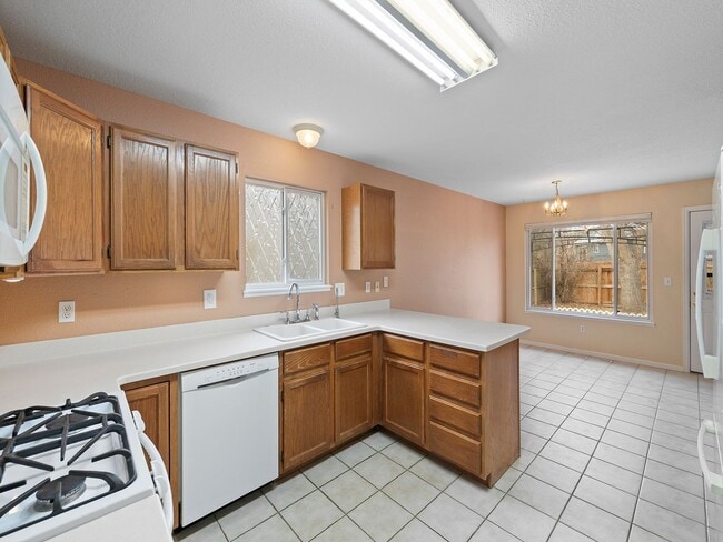 Building Photo - Beautiful 3-Bed Ranch Near Parks, Shops & Dining