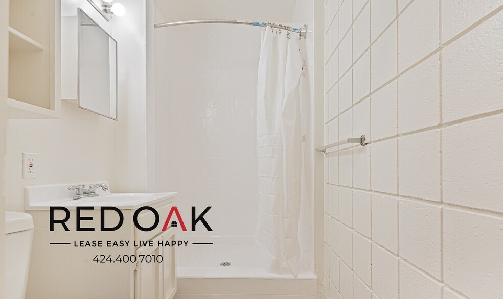 Building Photo - 7071 Hawthorn Ave