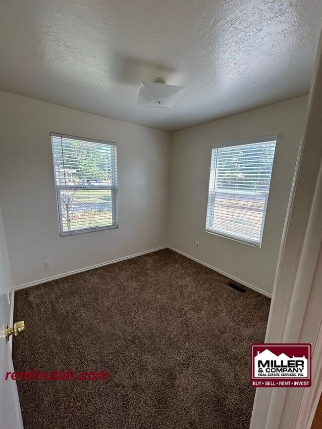 Building Photo - Updated Salt Lake Bungalow For Rent!!