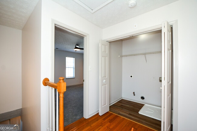 Building Photo - 5460 Hampton Ct