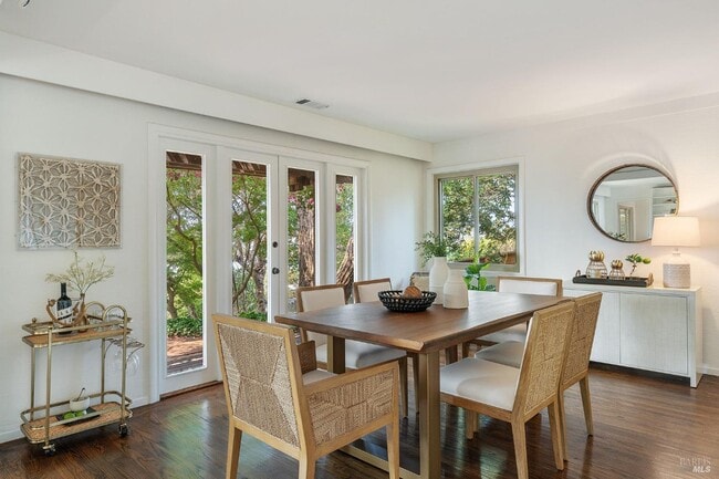 Building Photo - 765 Tiburon Blvd