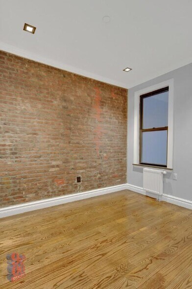 Building Photo - 202 E 13th St