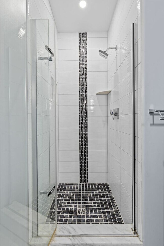 Building Photo - For Rent in Norfolk!