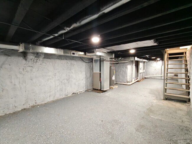 Building Photo - 143 N Conestoga St