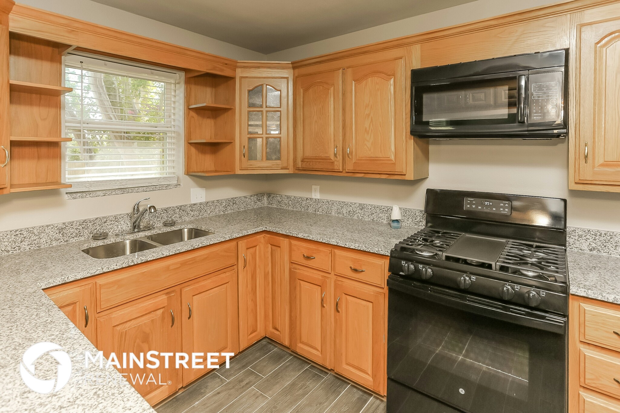 Building Photo - 717 Ponderosa Dr