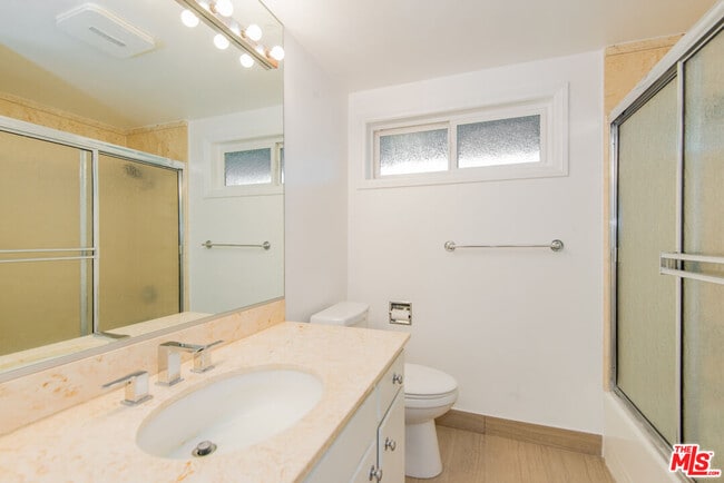 Building Photo - 13104 Magnolia Blvd