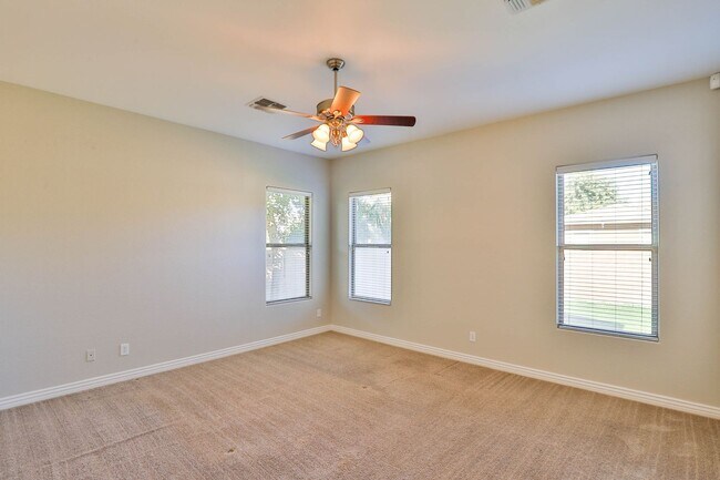 Building Photo - Beautiful Gilbert 4BR/2BA w/ RV Gate, Cove...
