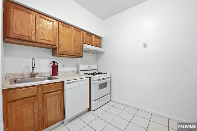 Building Photo - 44 1/2 3rd Street Unit 2