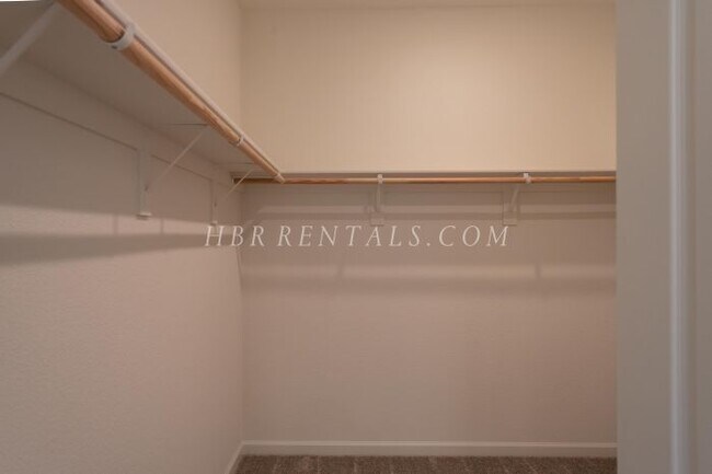 Building Photo - TRACY HILLS - Four Bedroom Spectacular Home - Full Bed/Bath Located on 1st Floor