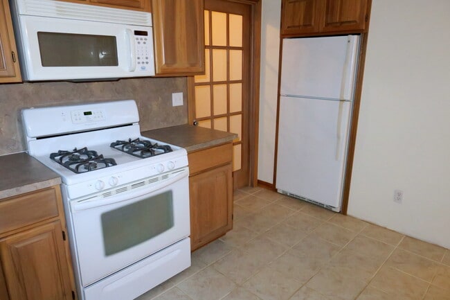 Building Photo - 13 Ems D9 Ln