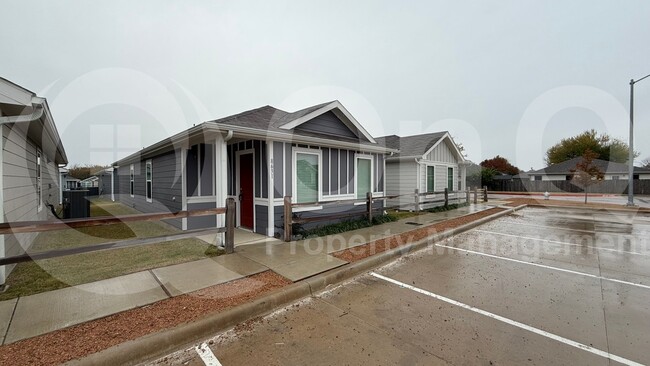 Building Photo - 8631 Cottage Crk Dr