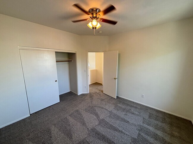 Building Photo - 10319 Splendor Ridge Ave