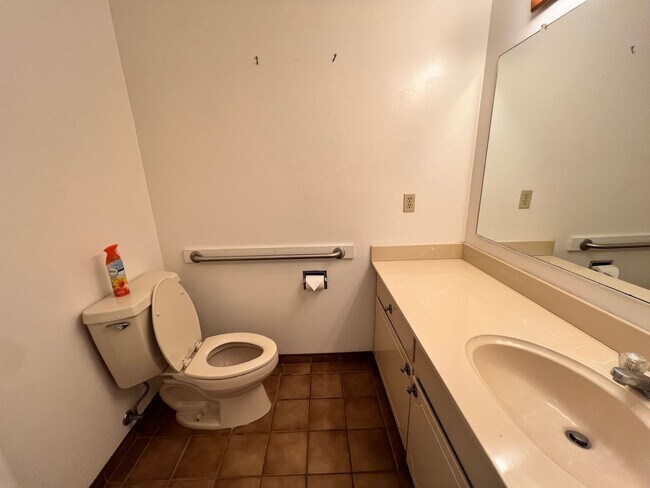 Building Photo - Spacious Home in Wonderful Davis Neighborhood!