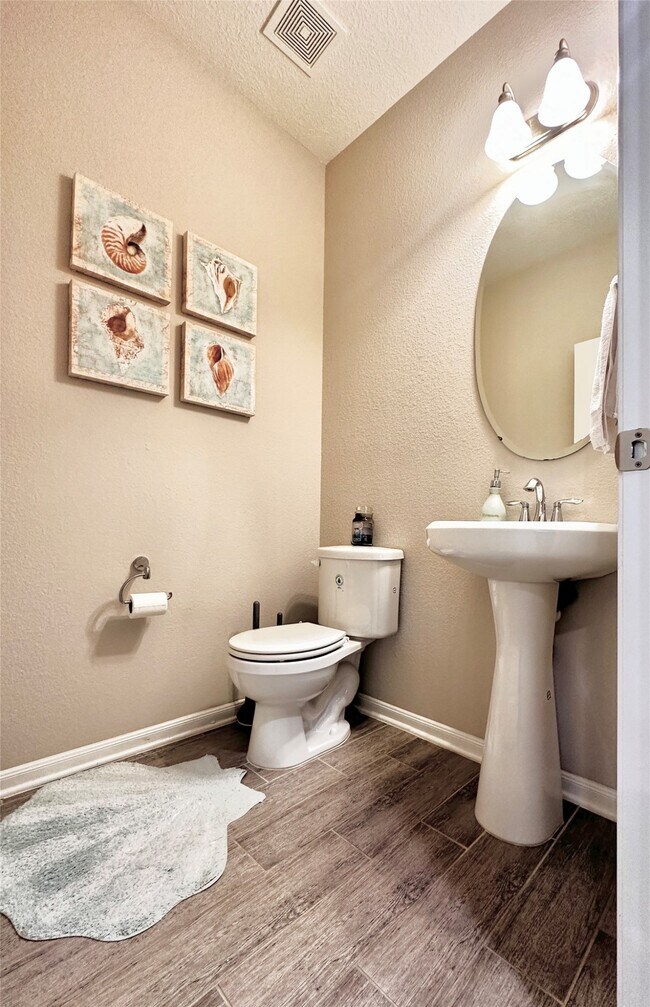 Building Photo - 15811 Copper Oak Ln