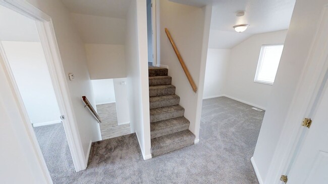 Building Photo - 5 Bedroom 3 Bathroom in Lehi!