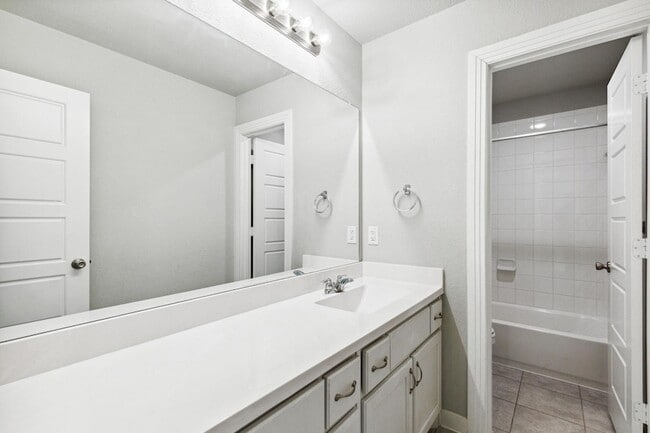 Building Photo - 1305 Swan Trl