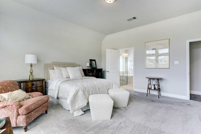 Building Photo - 8126 Silverspot Ln