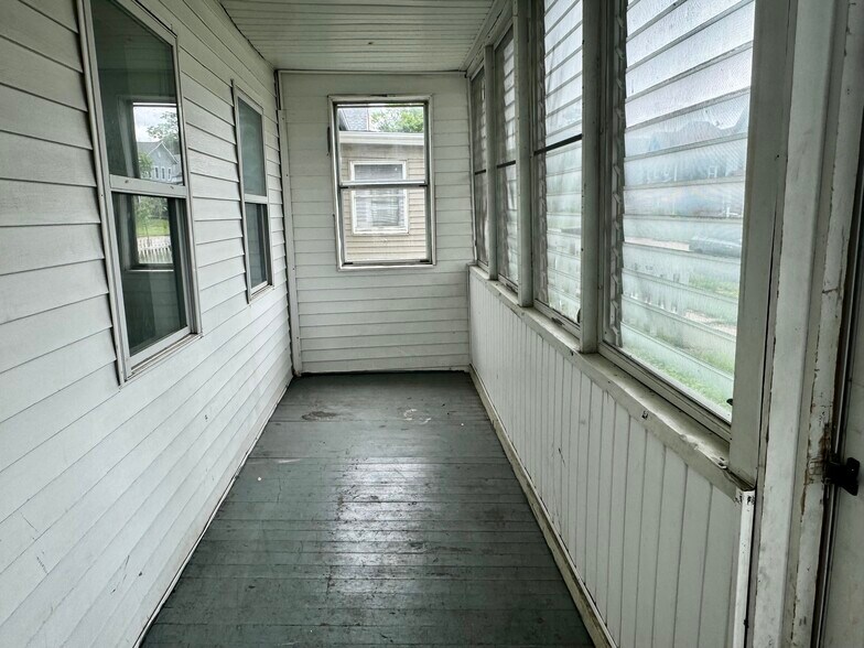 Building Photo - 2709 6th Ave