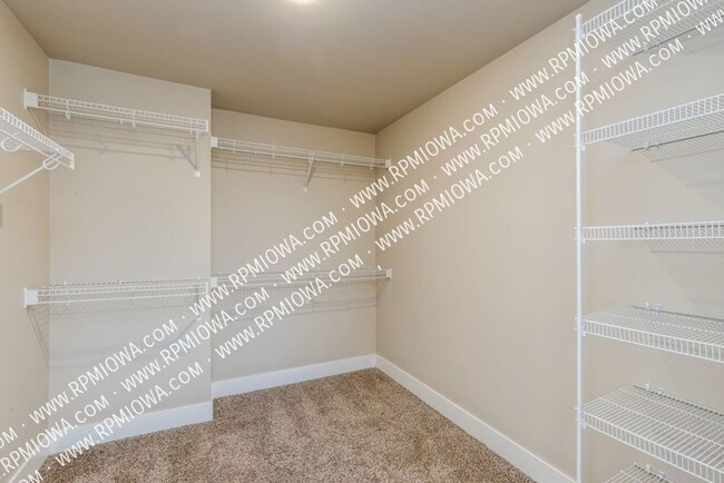 Building Photo - 2701 Bobcat Dr