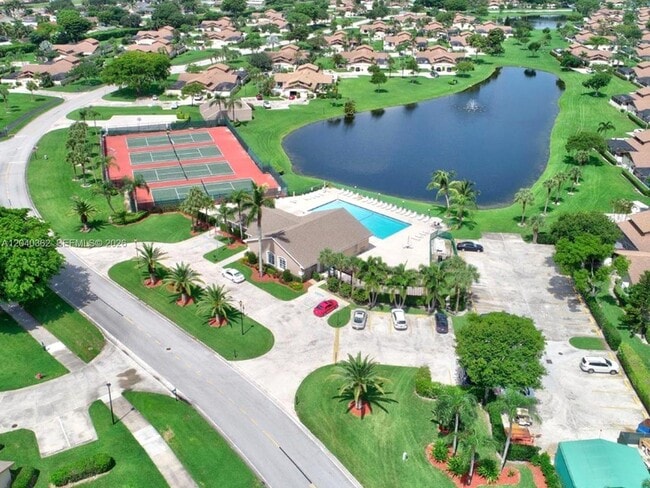 Building Photo - 9238 Vineland Ct