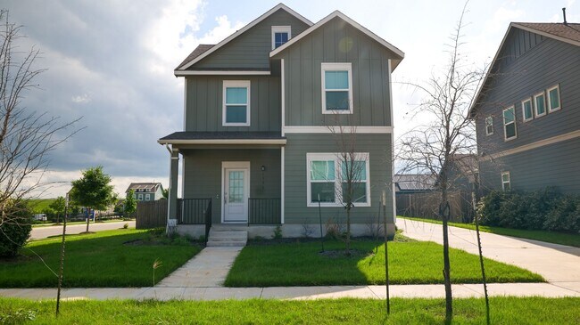 Building Photo - 2021 4/2.5 house in Devine Lake