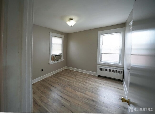 Building Photo - 211 S 11th Ave