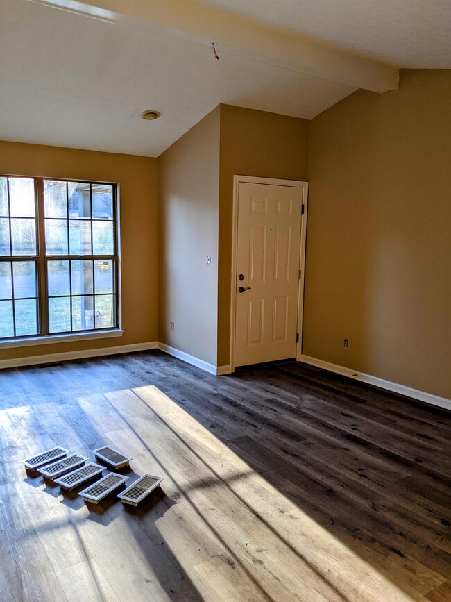 Building Photo - 5618 Bruns Dr