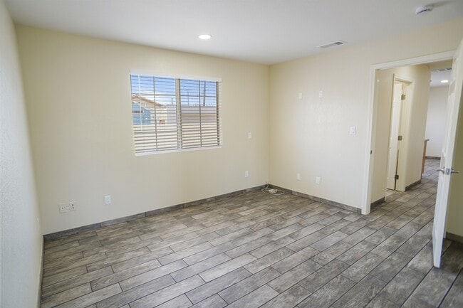 Building Photo - 10561 El Dorado Ave