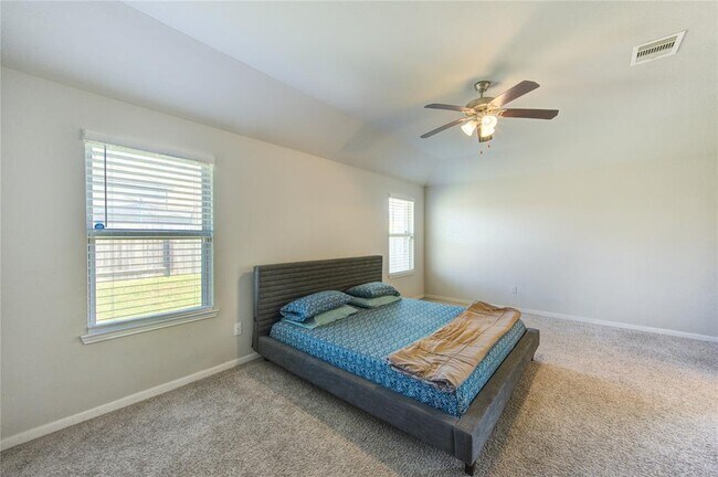 Building Photo - 9011 Hemlock Dr