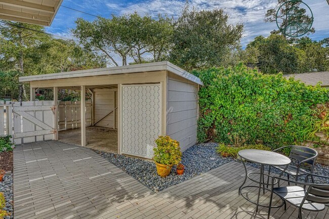 Building Photo - Charming Furnished Two Bedroom Cottage in Carmel-by-the-Sea