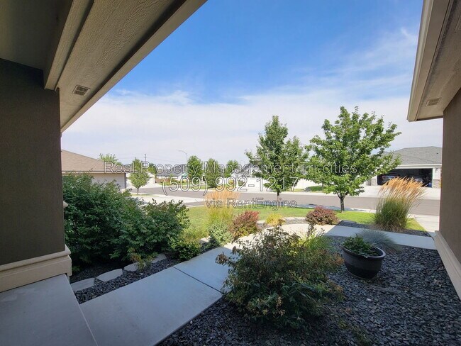 Building Photo - 1108 S Kansas Pl