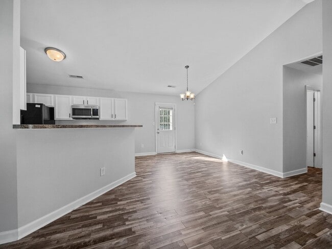 Building Photo - Welcome to Woodbury Farm!