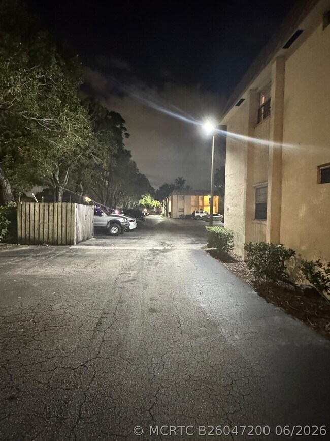 Building Photo - 10821 N Military Trl