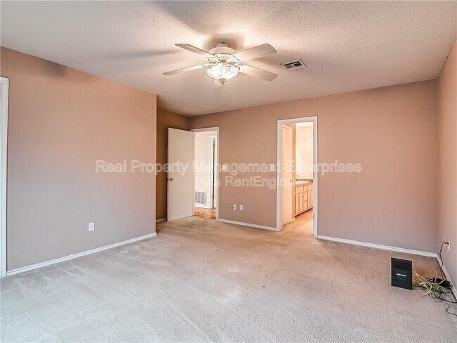 Building Photo - 5713 SE 85th St