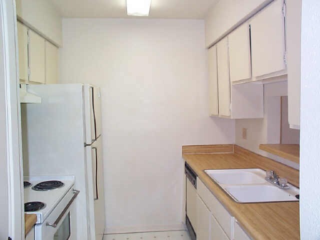 Building Photo - 9101 Country Creek St