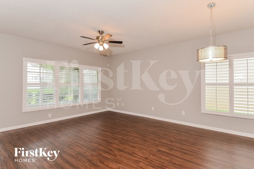 Building Photo - 2128 Brandon Park Cir