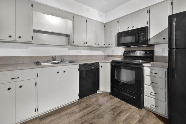 Building Photo - Wonderful newely updated downtown condo
