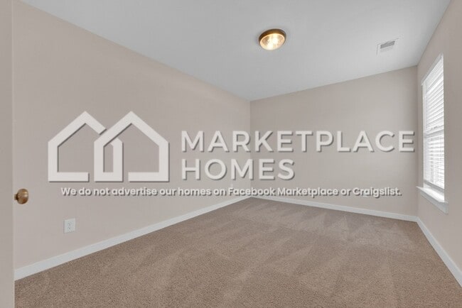 Building Photo - 170 Kings Wy